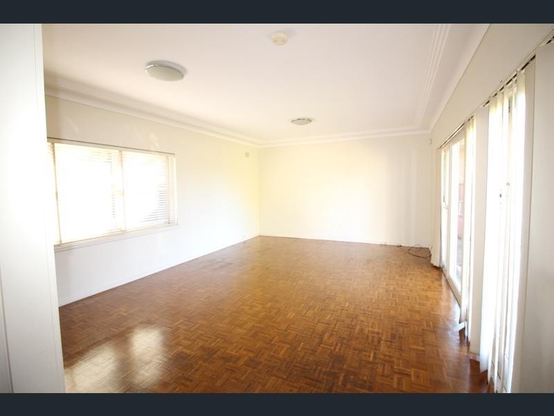 10 Robertson  Cres, Greenacre NSW 2190