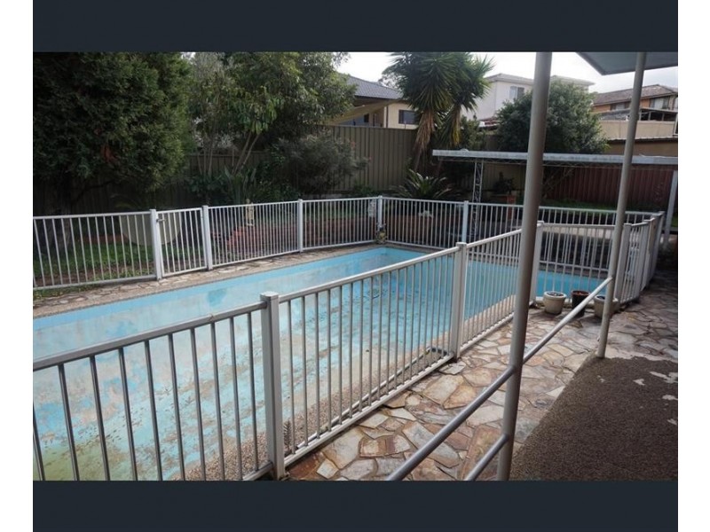 10 Robertson  Cres, Greenacre NSW 2190