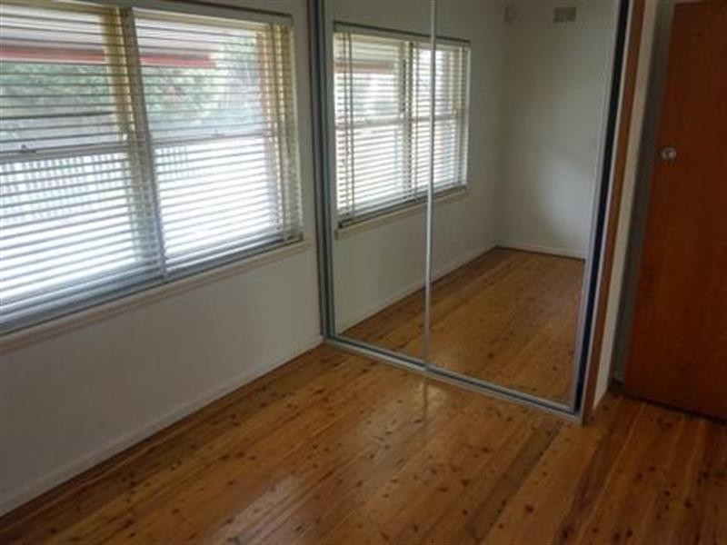 10 Robertson  Cres, Greenacre NSW 2190