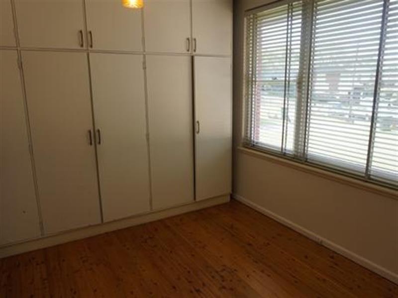 10 Robertson  Cres, Greenacre NSW 2190