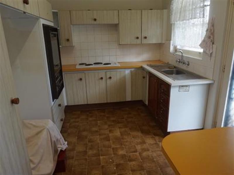 10 Robertson  Cres, Greenacre NSW 2190