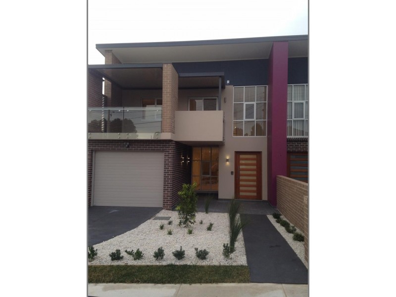 12 Bungalow Rd, Peakhurst NSW 2210