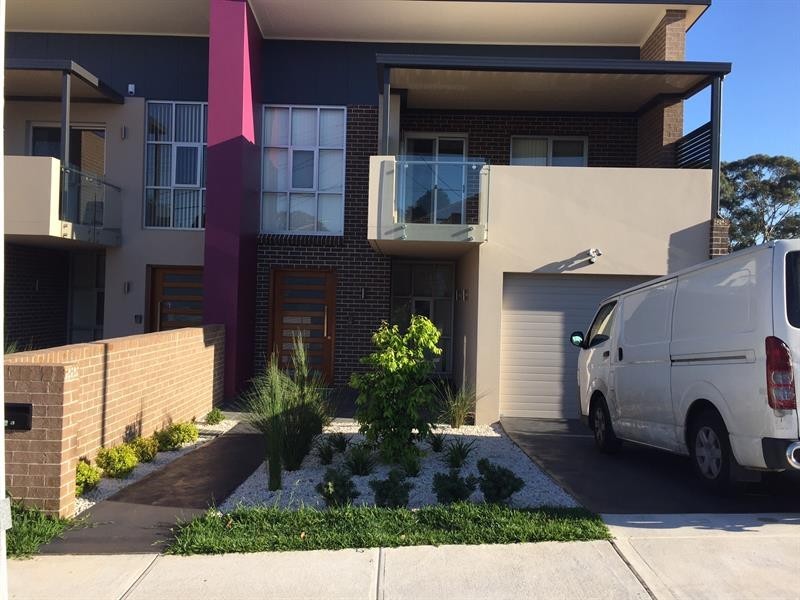 10 Bungalow Rd, Peakhurst NSW 2210