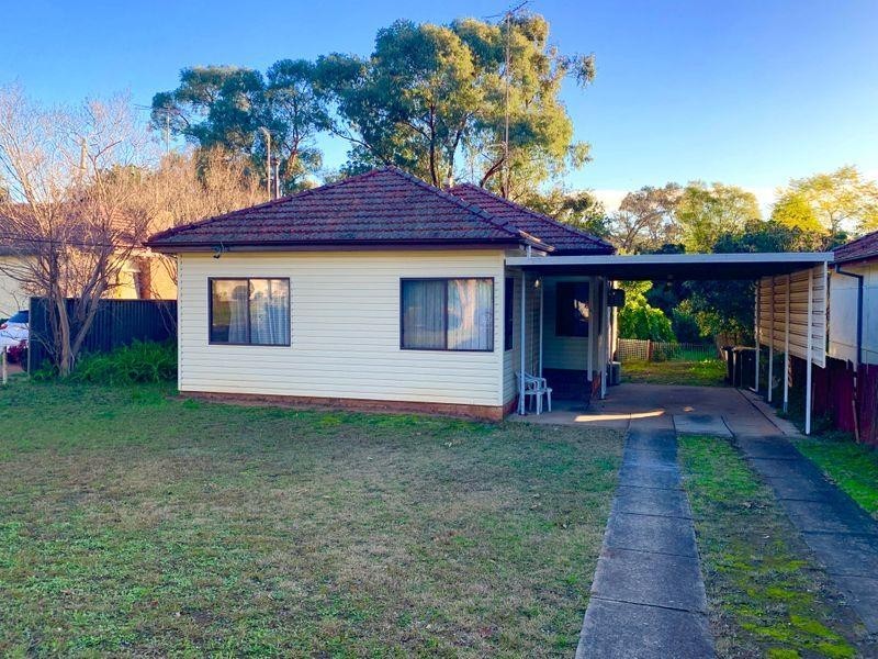 21 Chrisholm Crescent, Bradbury NSW 2560