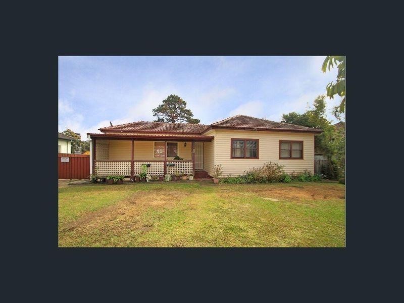 32 Dan Street, Campbelltown NSW 2560