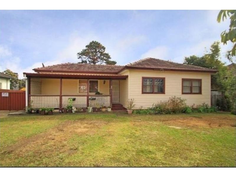 32 Dan Street, Campbelltown NSW 2560