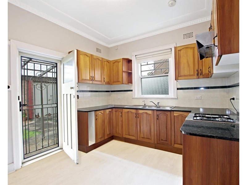 2/6A Hampden Street, Ashfield NSW 2131