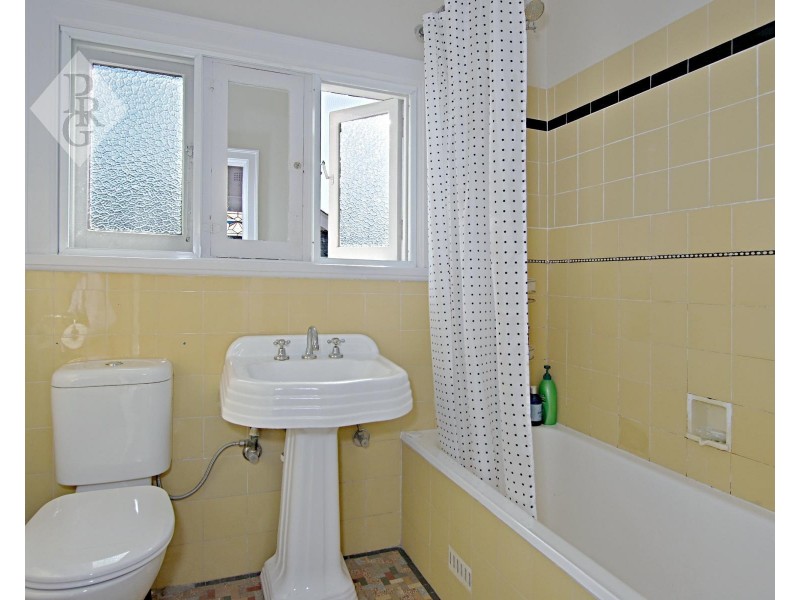 1/6A Hampden Street, Ashfield NSW 2131