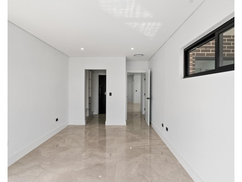 52 Russell Street, Greenacre NSW 2190