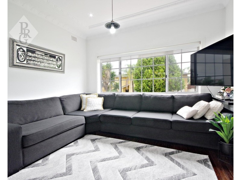 3 Robertson Crescent, Mount Lewis NSW 2190