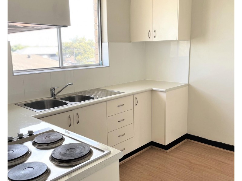 2/17 Dunmore Street, Croydon Park NSW 2133