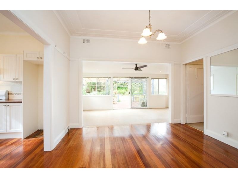 4 Lords Ave, Asquith NSW 2077