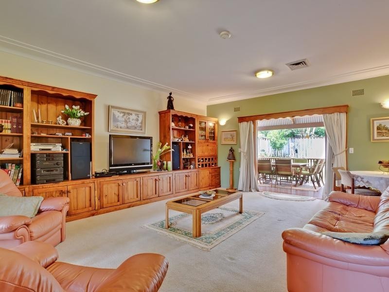 33 Neridah Ave, Mount Colah NSW 2079