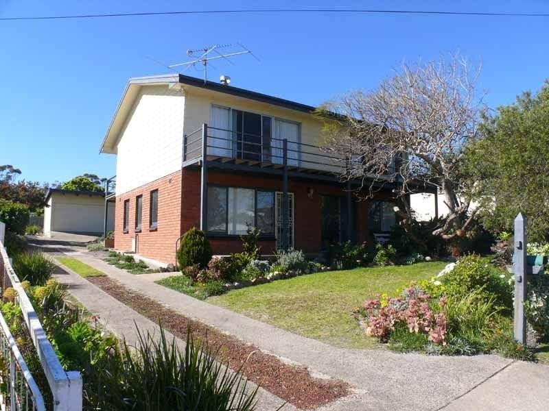 2 Apoona  St, Merimbula NSW 2548
