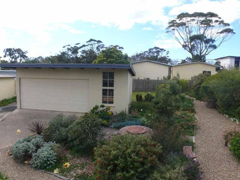 2 Apoona  St, Merimbula NSW 2548