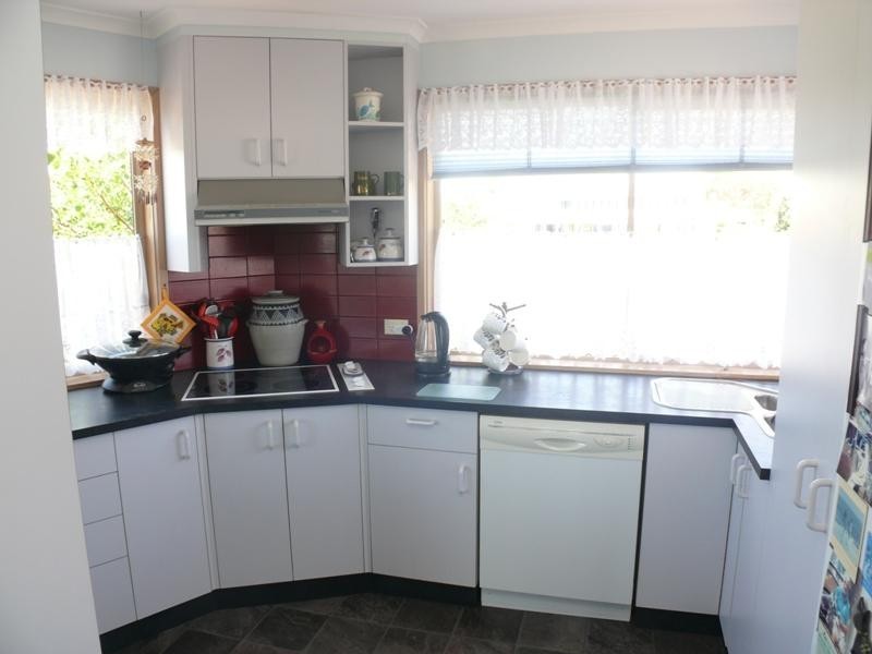 9 Beachview  Ct, Tura Beach NSW 2548