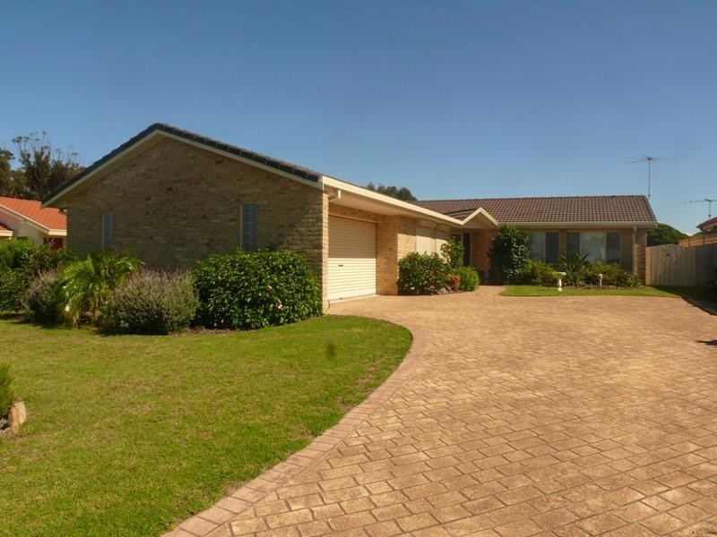 42 Headland  Dr, Tura Beach NSW 2548