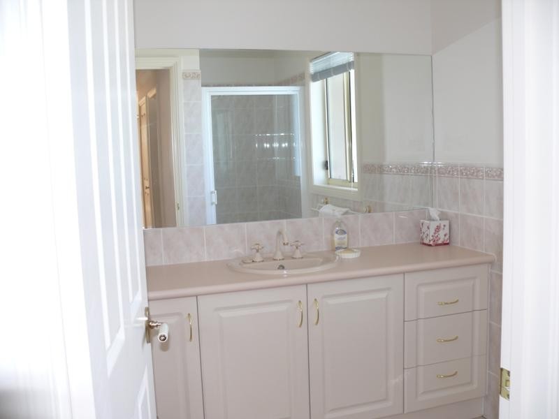 1/20 John  Cl, Merimbula NSW 2548