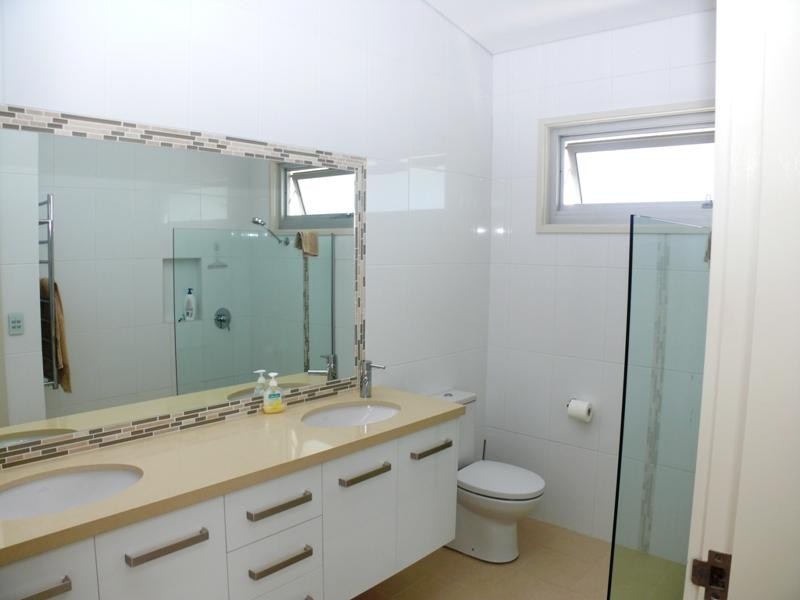 5 Lakeview  Ave, Merimbula NSW 2548