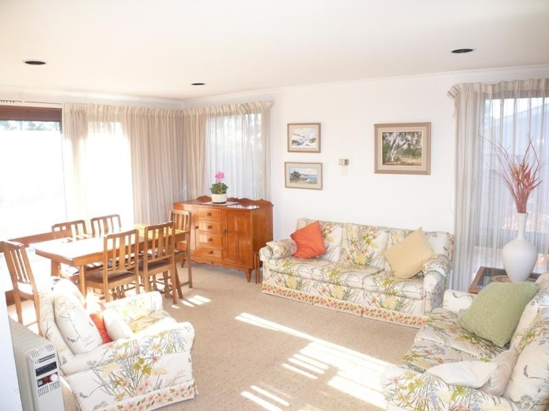 71 Surf  Cir, Tura Beach NSW 2548