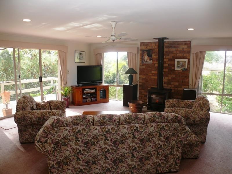 7 Flora Ct, Tura Beach NSW 2548