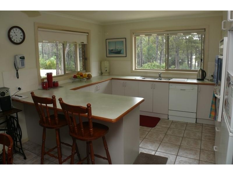 7 Flora Ct, Tura Beach NSW 2548