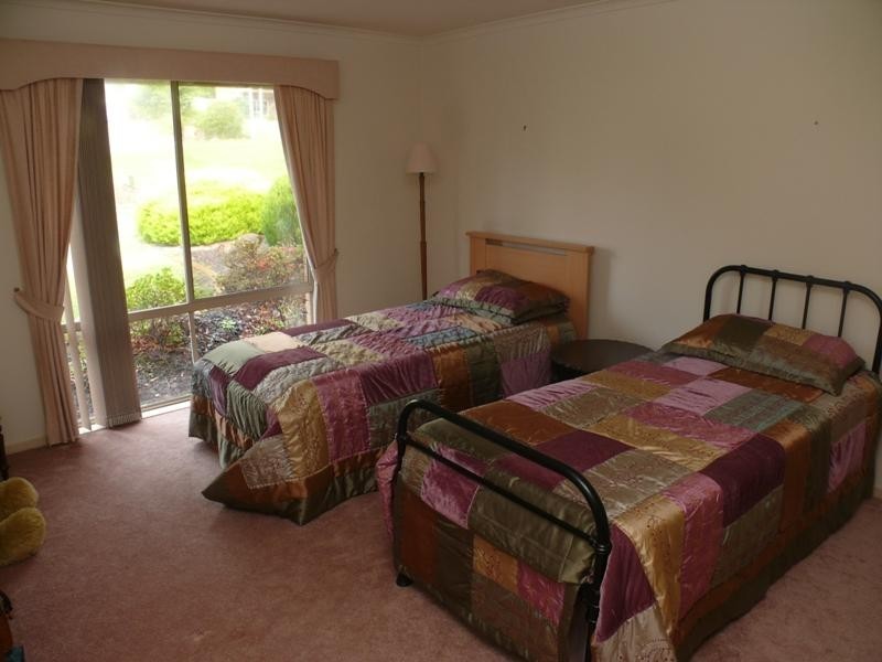 7 Flora Ct, Tura Beach NSW 2548