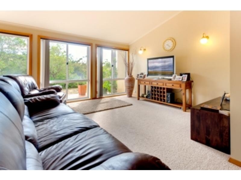 32 Pacific Way, Tura Beach NSW 2548