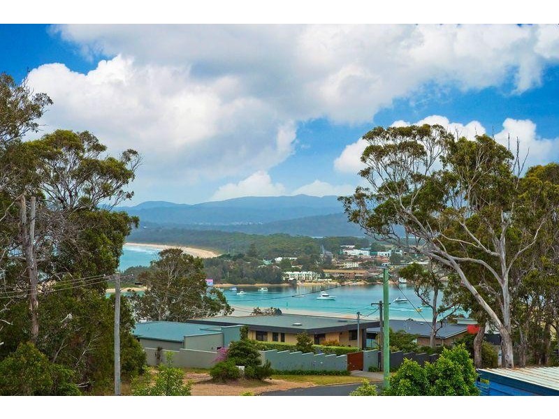 4 Lakeview Ave, Merimbula NSW 2548