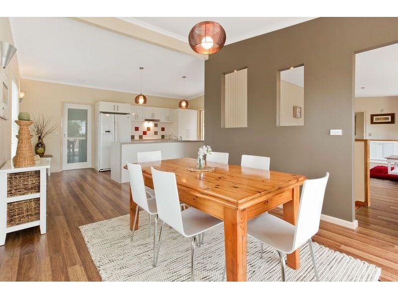 4 Lakeview Ave, Merimbula NSW 2548