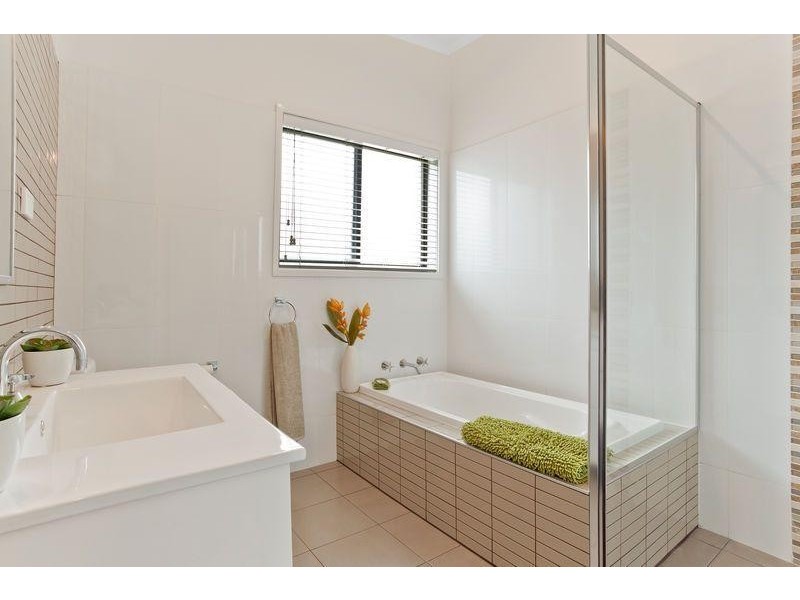 4 Lakeview Ave, Merimbula NSW 2548