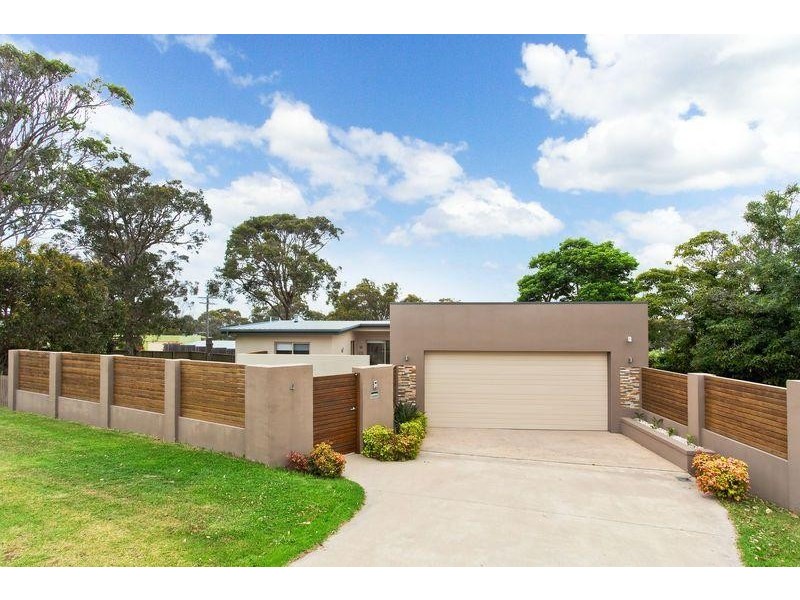 4 Lakeview Ave, Merimbula NSW 2548