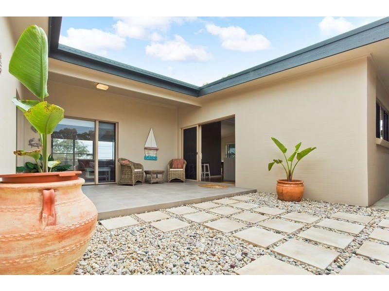 4 Lakeview Ave, Merimbula NSW 2548