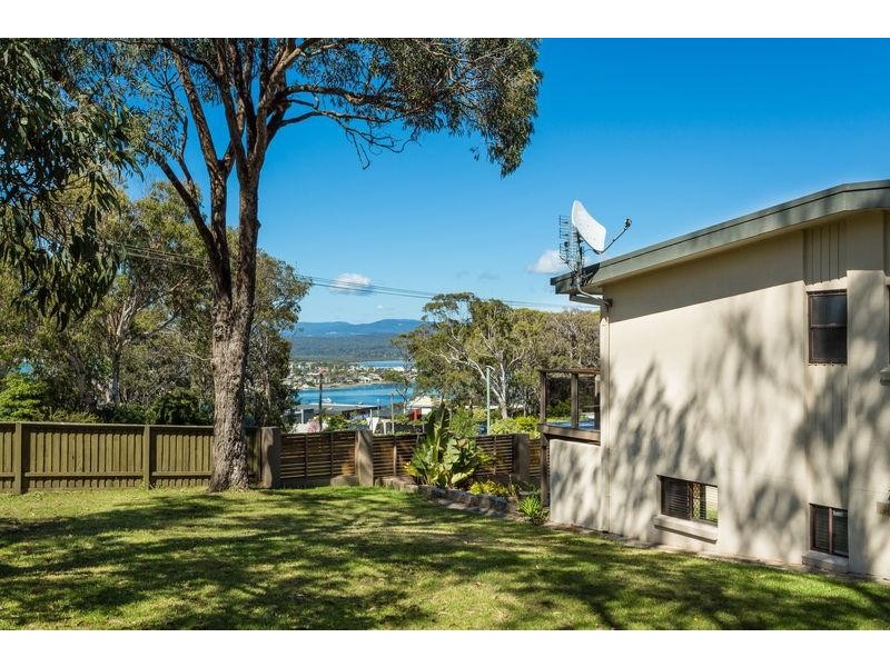 4 Lakeview Ave, Merimbula NSW 2548