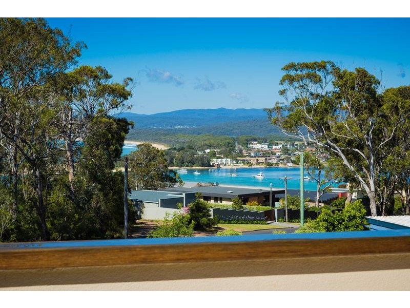 4 Lakeview Ave, Merimbula NSW 2548