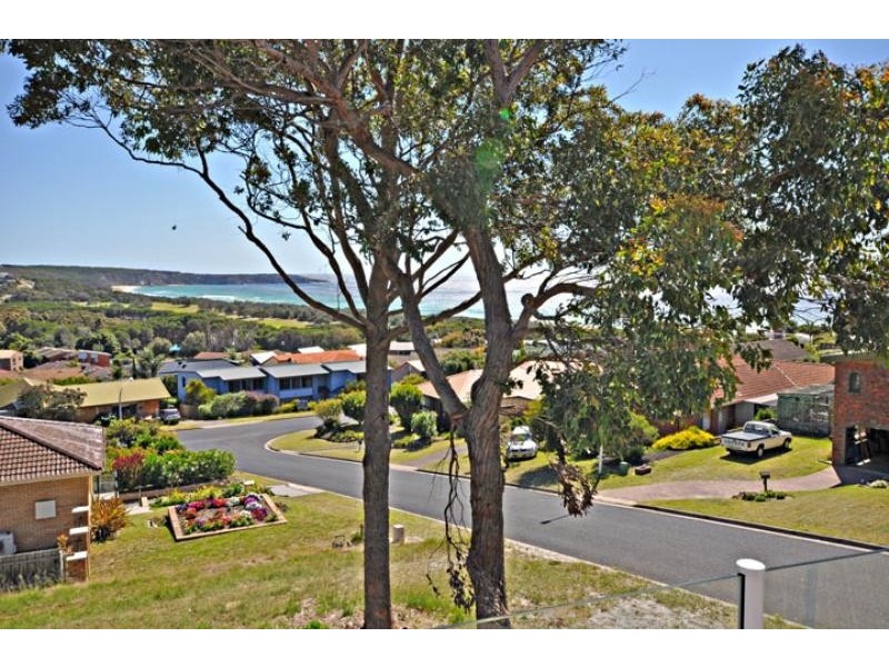7 Caldy Pl, Tura Beach NSW 2548
