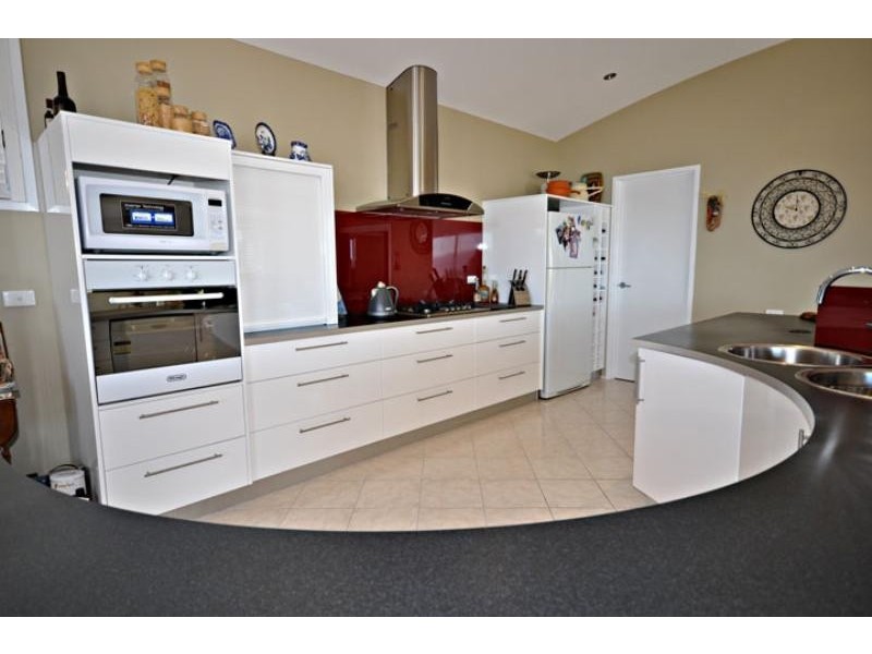 7 Caldy Pl, Tura Beach NSW 2548