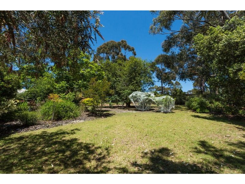 15 Flora Ct, Tura Beach NSW 2548