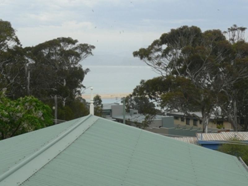 6 Lakeview Ave, Merimbula NSW 2548