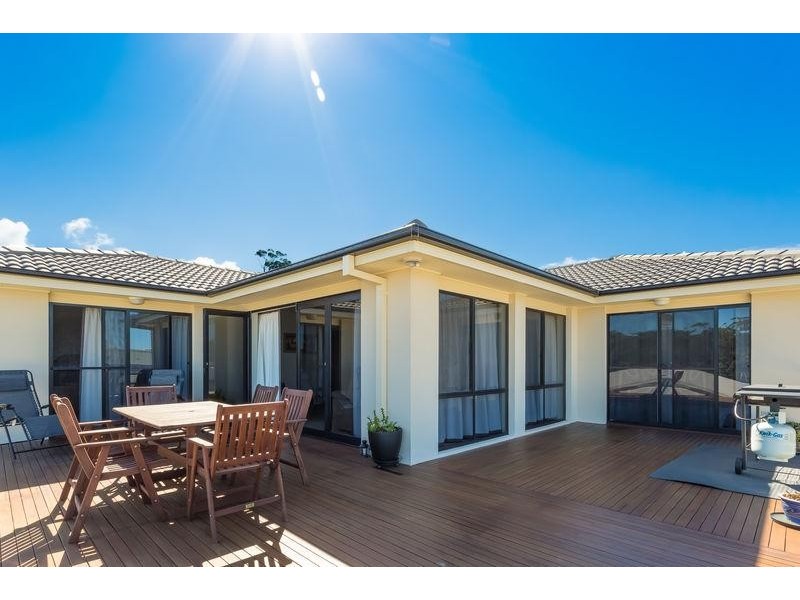 4D Elizabeth Pde, Tura Beach NSW 2548