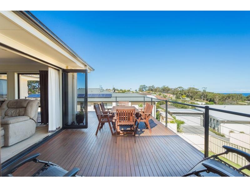 4D Elizabeth Pde, Tura Beach NSW 2548