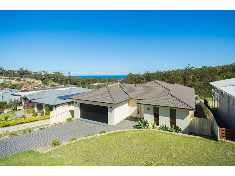4D Elizabeth Pde, Tura Beach NSW 2548