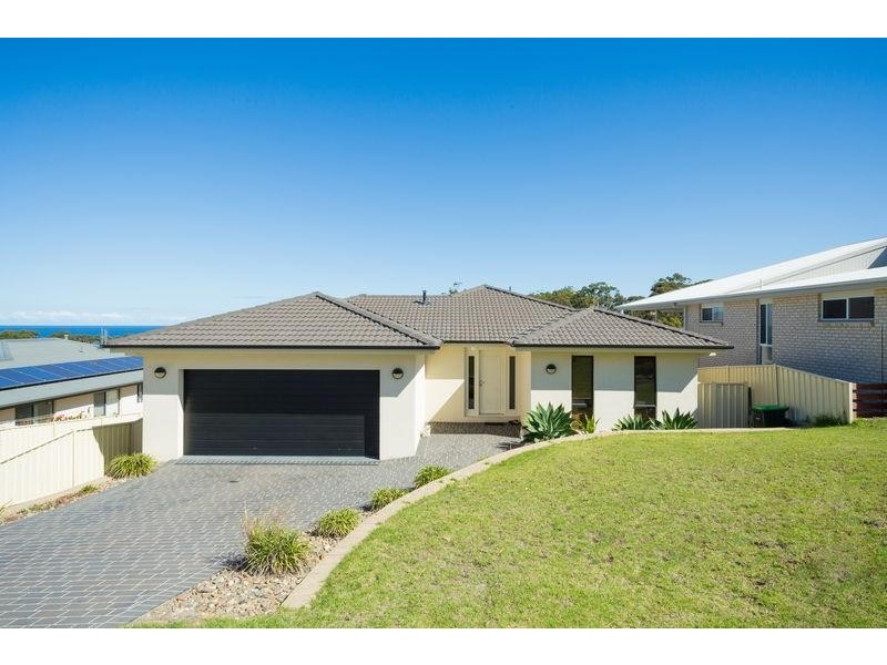 4D Elizabeth Pde, Tura Beach NSW 2548