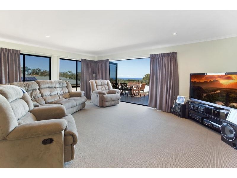 4D Elizabeth Pde, Tura Beach NSW 2548