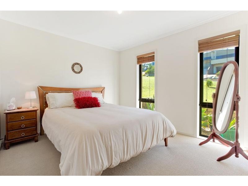 4D Elizabeth Pde, Tura Beach NSW 2548