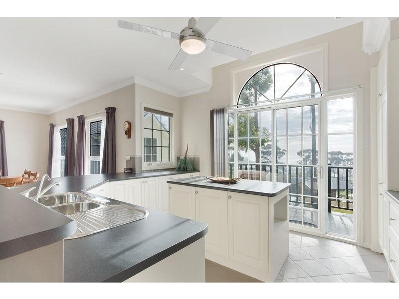 5 Kookaburra  Ct, Tura Beach NSW 2548