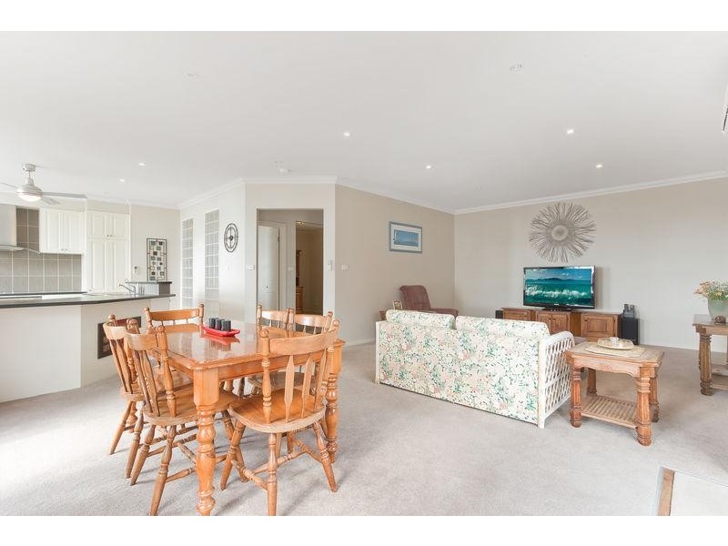 5 Kookaburra  Ct, Tura Beach NSW 2548