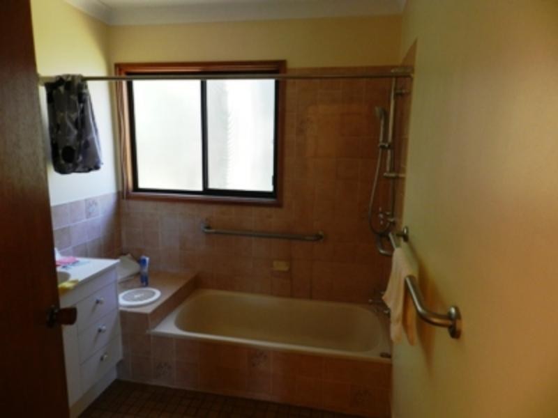 31 Phillip St, Wolumla NSW 2550