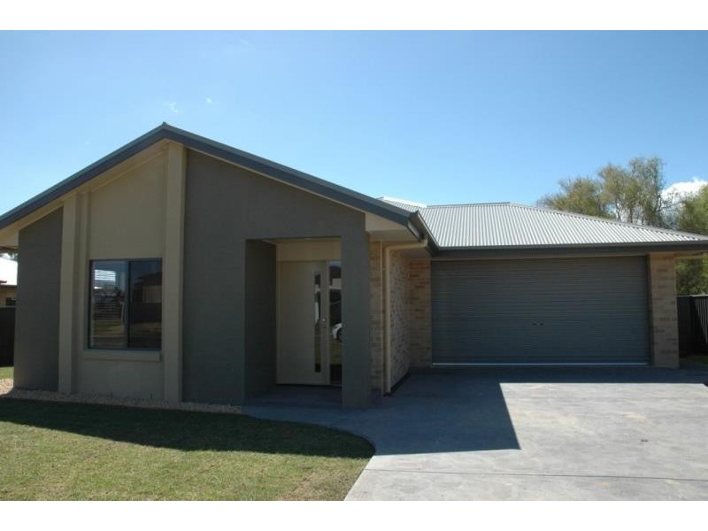 7 Dolphin Cres, Eden NSW 2551