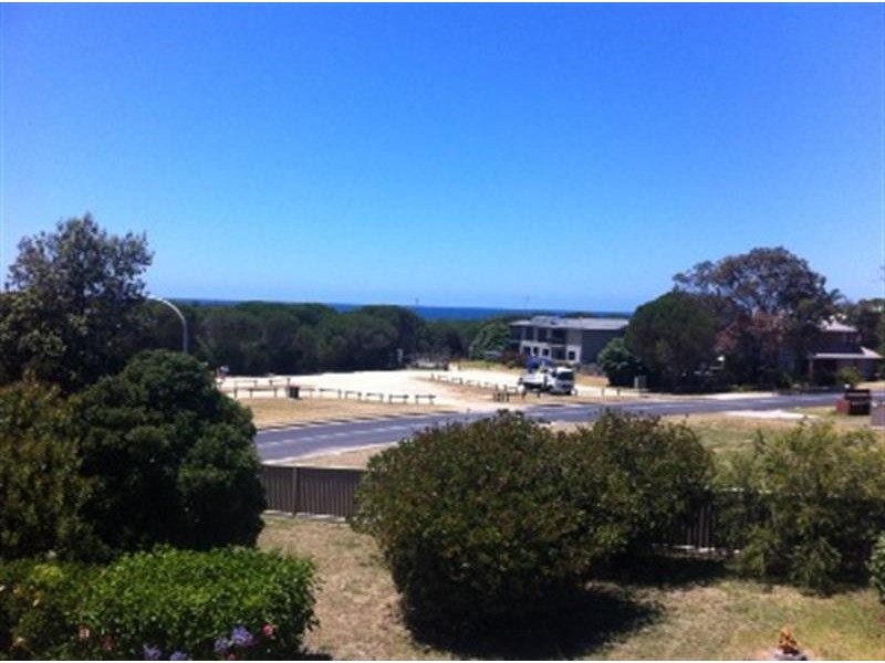 1/1 Surf  Cir, Tura Beach NSW 2548